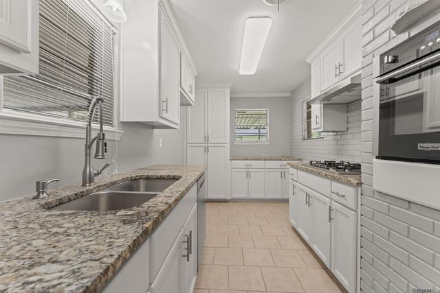 927 Robbie St, Denham Springs, LA 70726