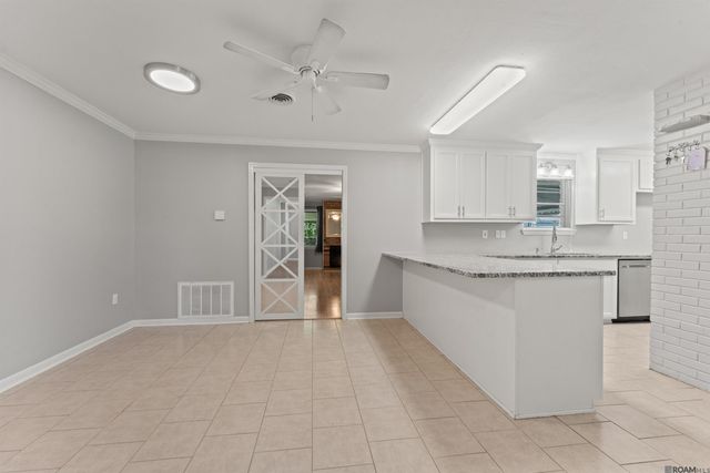 927 Robbie St, Denham Springs, LA 70726