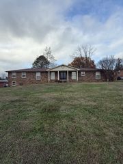 143 Southridge Dr, Nashville, TN 37207