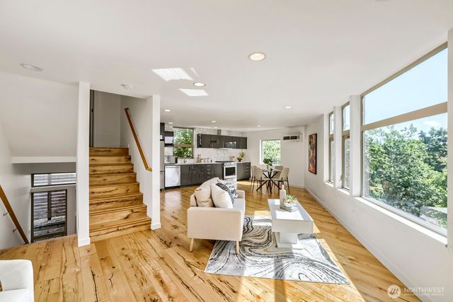3812 Whitman Avenue N, Seattle, WA 98103