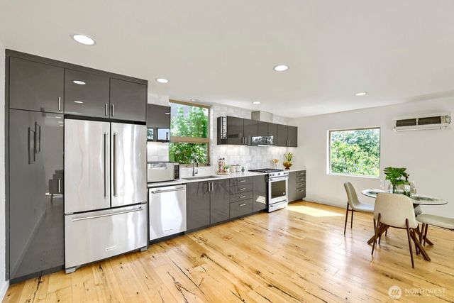 3812 Whitman Avenue N, Seattle, WA 98103