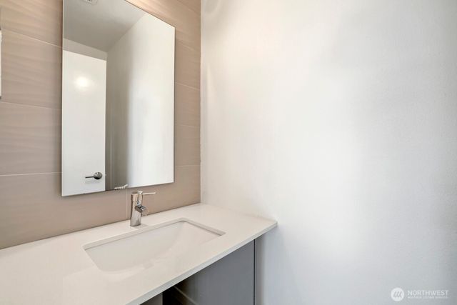 3812 Whitman Avenue N, Seattle, WA 98103