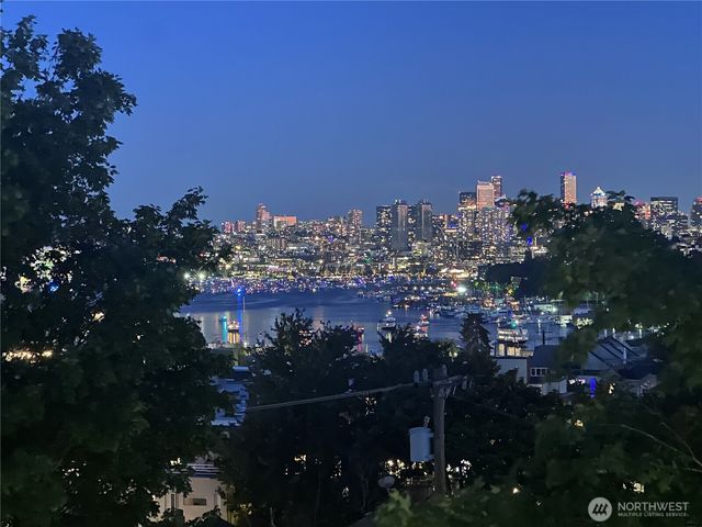 3812 Whitman Avenue N, Seattle, WA 98103