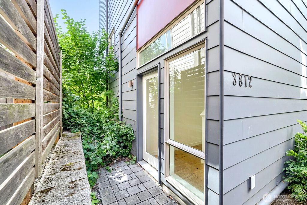 3812 Whitman Avenue N, Seattle, WA 98103