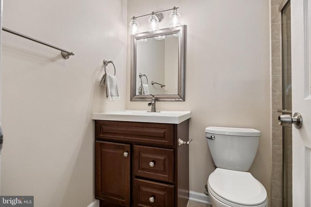 1 BRIDGEWATER DR, Marlton, NJ 08053