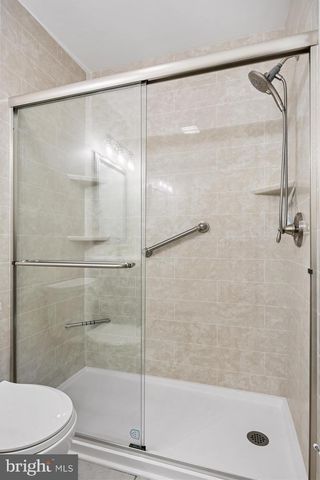 1 BRIDGEWATER DR, Marlton, NJ 08053