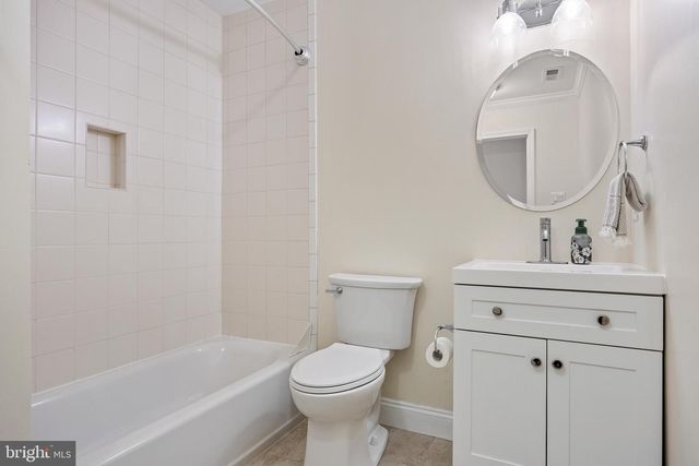 1 BRIDGEWATER DR, Marlton, NJ 08053