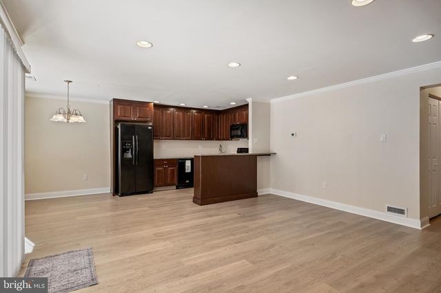 1 BRIDGEWATER DR, Marlton, NJ 08053