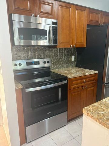 4783 Via Palm Lakes 120, West Palm Beach, FL 33417