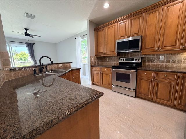 980 Golden Cane Dr, Weston, FL 33327