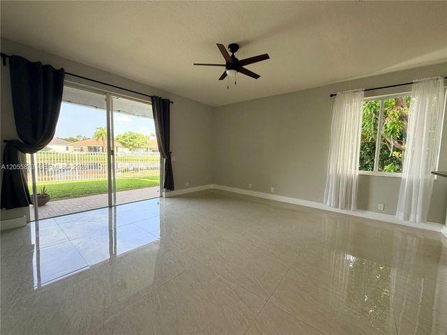980 Golden Cane Dr, Weston, FL 33327