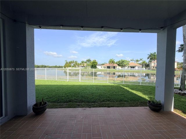 980 Golden Cane Dr, Weston, FL 33327