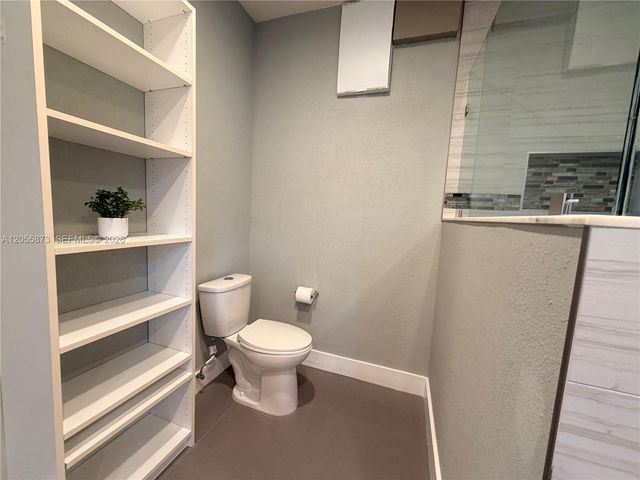 980 Golden Cane Dr, Weston, FL 33327