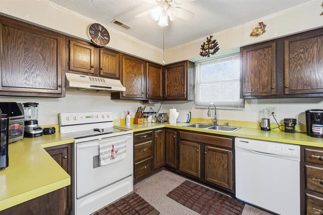 2008 W Bryden Road, Muncie, IN 47304