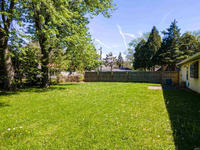 2008 W Bryden Road, Muncie, IN 47304