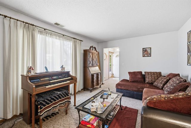 2008 W Bryden Road, Muncie, IN 47304