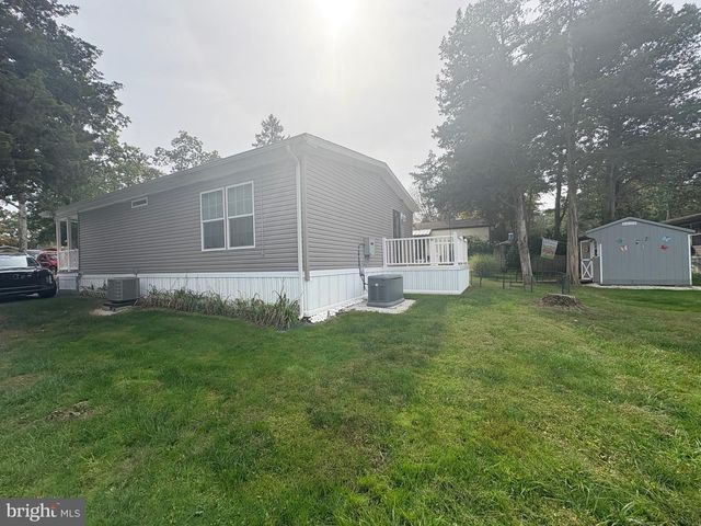 511 MAPLE DR, Green Lane, PA 18054