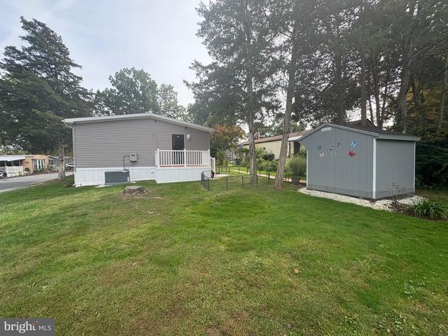 511 MAPLE DR, Green Lane, PA 18054