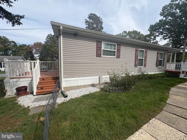 511 MAPLE DR, Green Lane, PA 18054