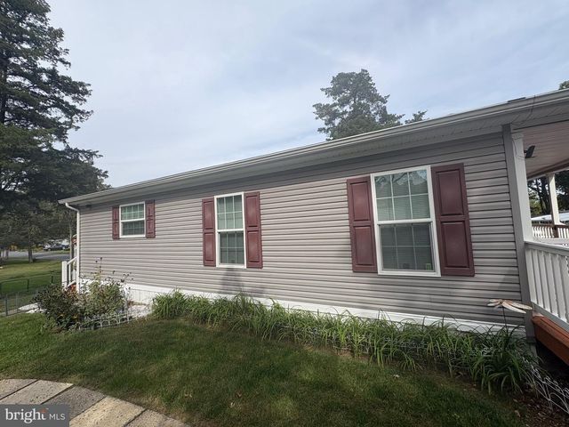 511 MAPLE DR, Green Lane, PA 18054