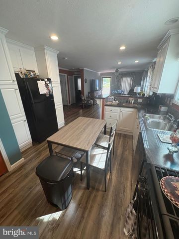 511 MAPLE DR, Green Lane, PA 18054