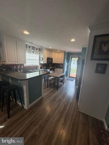 511 MAPLE DR, Green Lane, PA 18054