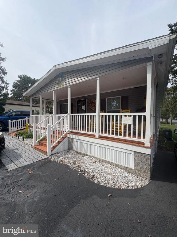 511 MAPLE DR, Green Lane, PA 18054