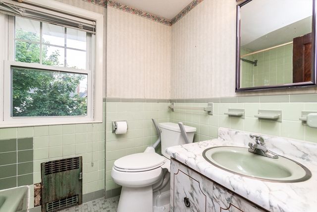 78 Greene St, Quincy, MA 02170
