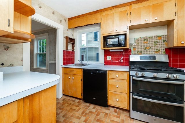 78 Greene St, Quincy, MA 02170