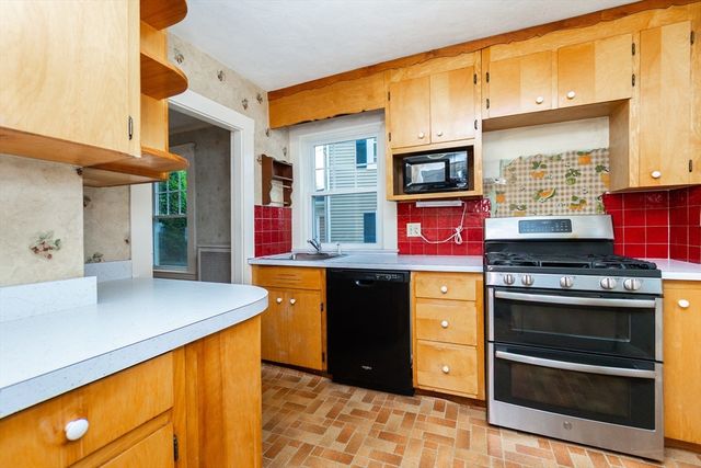 78 Greene St, Quincy, MA 02170