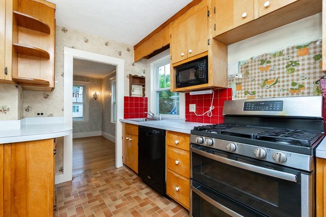 78 Greene St, Quincy, MA 02170