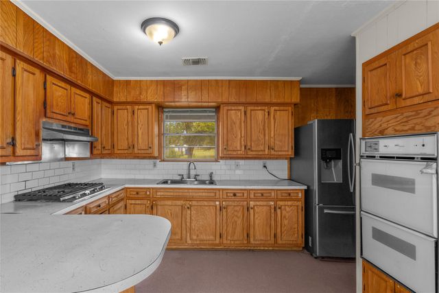 1240 E Jefferson Street, Van Alstyne, TX 75495