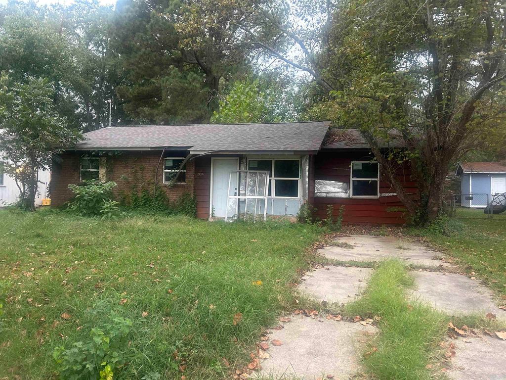 1302 Boston Drive, Pine Bluff, AR 71602