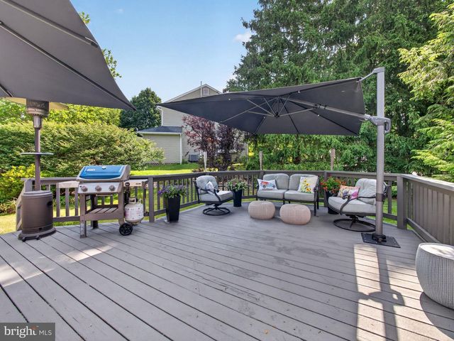 1665 LAMPLIGHTER DR., Macungie, PA 18062