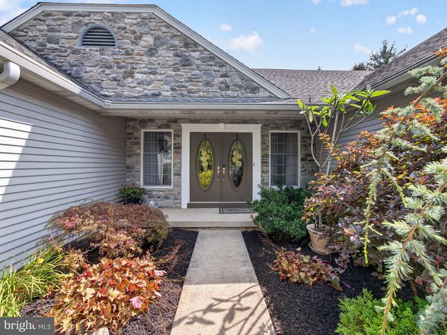 1665 LAMPLIGHTER DR., Macungie, PA 18062