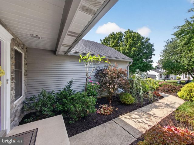 1665 LAMPLIGHTER DR., Macungie, PA 18062