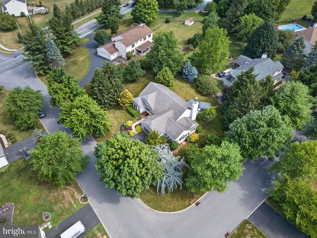 1665 LAMPLIGHTER DR., Macungie, PA 18062