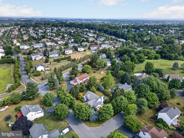 1665 LAMPLIGHTER DR., Macungie, PA 18062