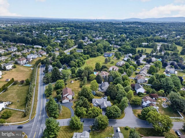 1665 LAMPLIGHTER DR., Macungie, PA 18062