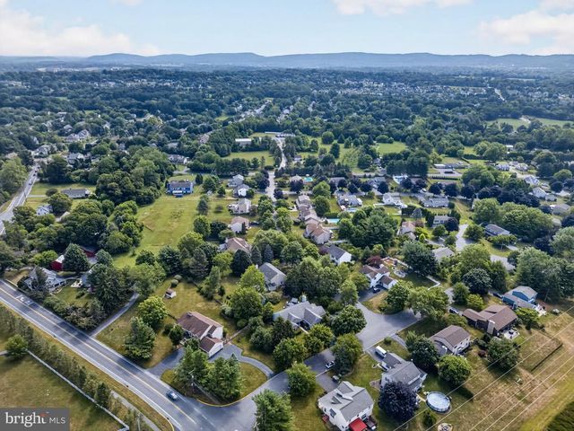 1665 LAMPLIGHTER DR., Macungie, PA 18062