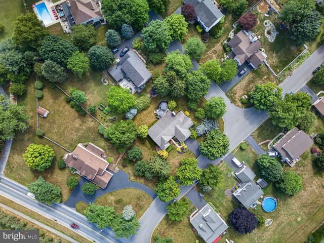 1665 LAMPLIGHTER DR., Macungie, PA 18062