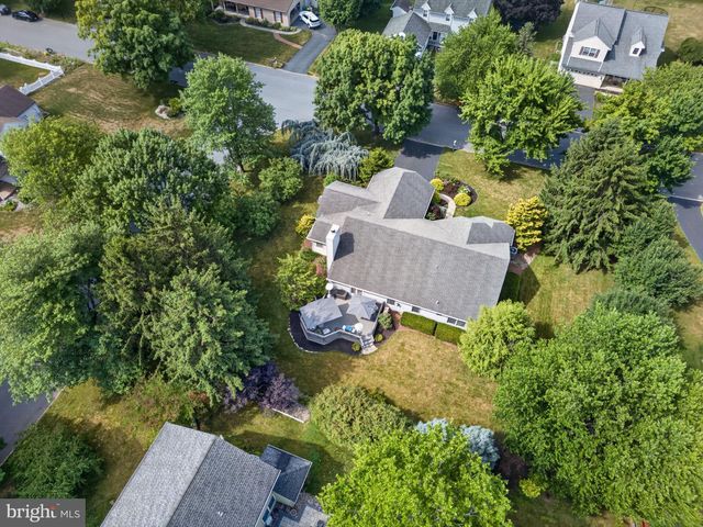 1665 LAMPLIGHTER DR., Macungie, PA 18062