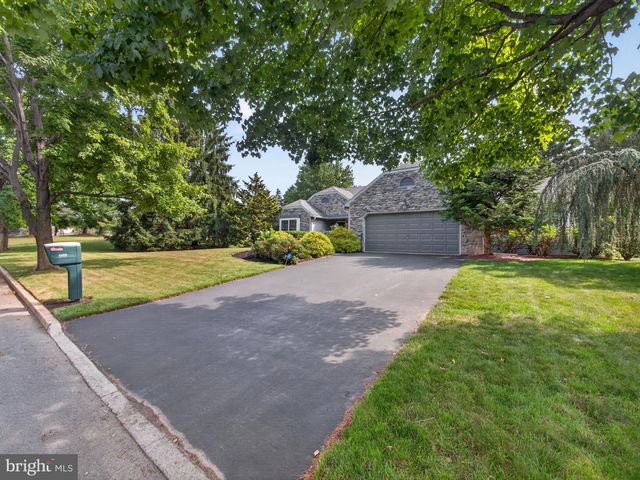 1665 LAMPLIGHTER DR., Macungie, PA 18062
