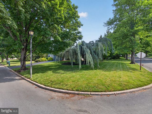 1665 LAMPLIGHTER DR., Macungie, PA 18062