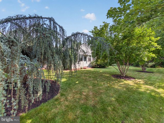 1665 LAMPLIGHTER DR., Macungie, PA 18062