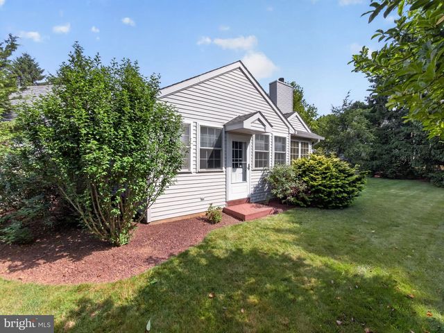 1665 LAMPLIGHTER DR., Macungie, PA 18062