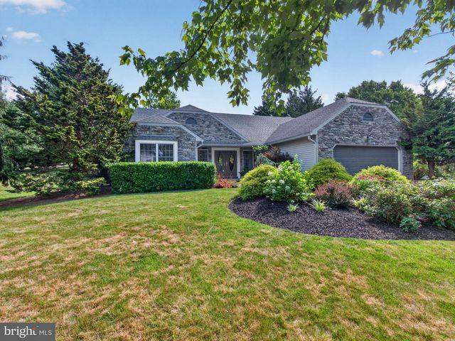 1665 LAMPLIGHTER DR., Macungie, PA 18062