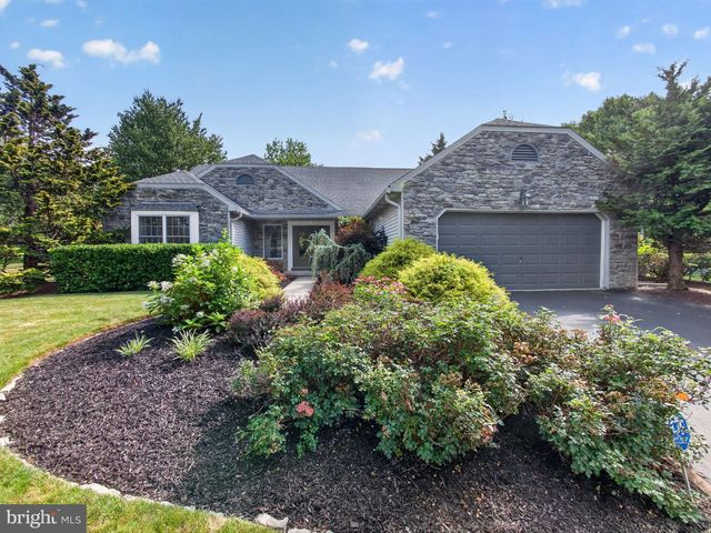 1665 LAMPLIGHTER DR., Macungie, PA 18062