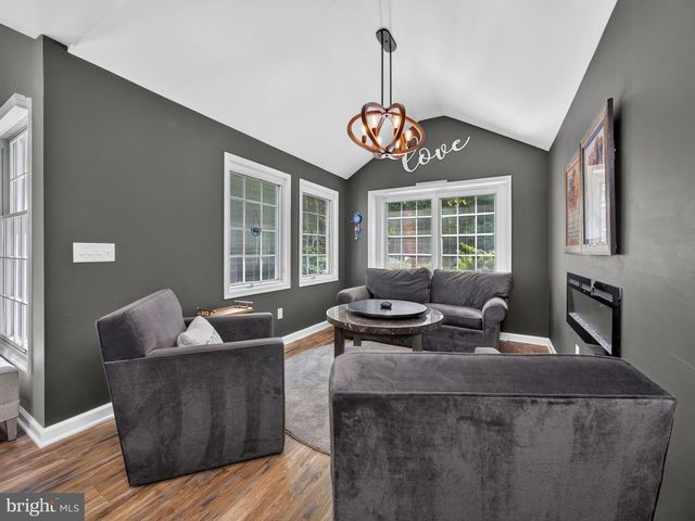 1665 LAMPLIGHTER DR., Macungie, PA 18062