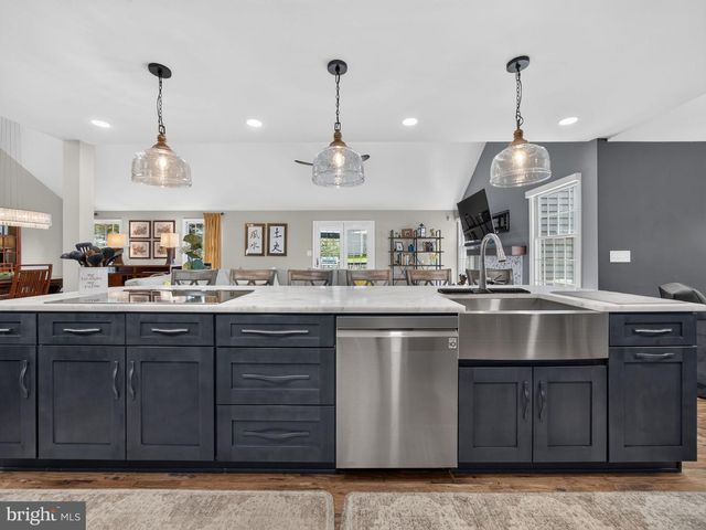 1665 LAMPLIGHTER DR., Macungie, PA 18062